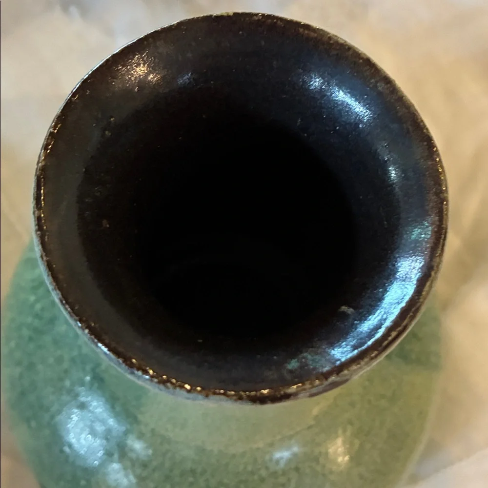 Green Ceramic Vase Vtg Green/Light Green W/Dark Interior Beautiful Side Ombré